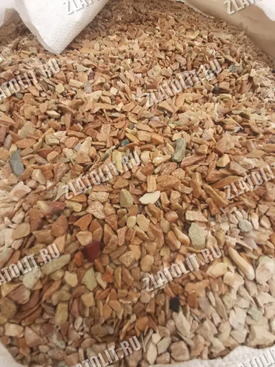 каменная крошка из жёлтого златолита для ландшафта в наличии от производителя